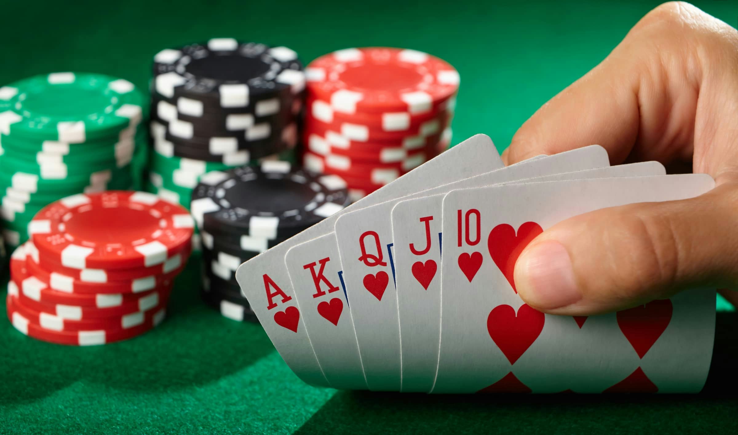 What are the odds of landing a royal flush in poker?